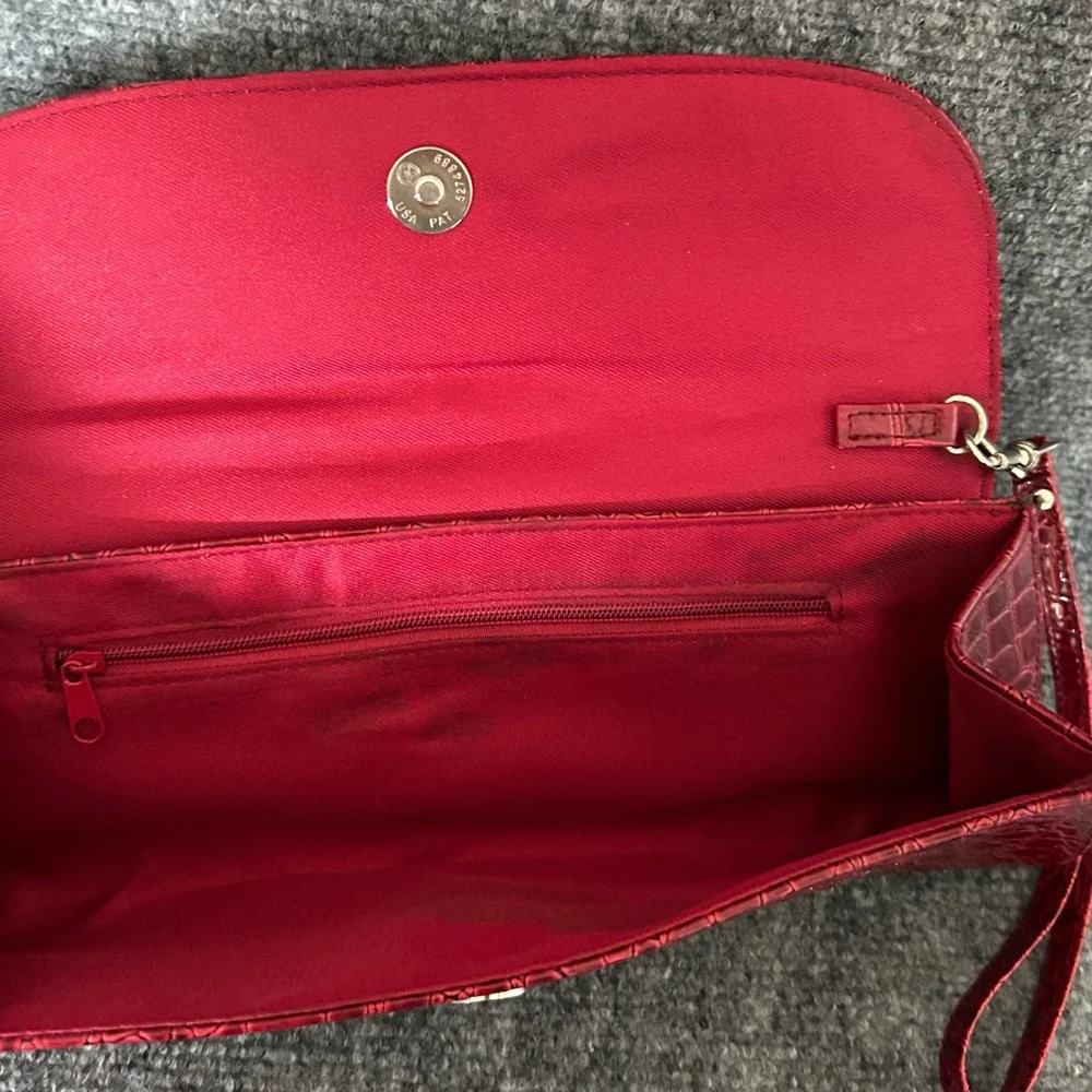 Red Faux Crocodile Embossed Patent Wristlet Clutch Evening Bag Magnetic Snap